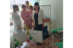 В День защиты детей маленьких пациентов педиатрического отделения Добрушской районной больницы  навестили представители Беларусбанка