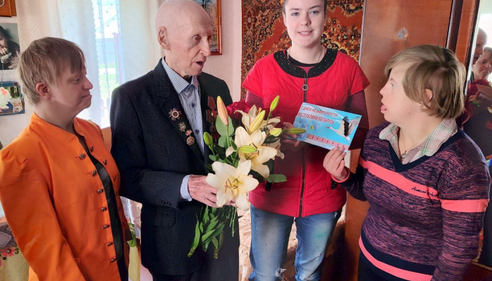 Тепло и душевно ветеранов из Добрушского района поздравили с наступающим праздником