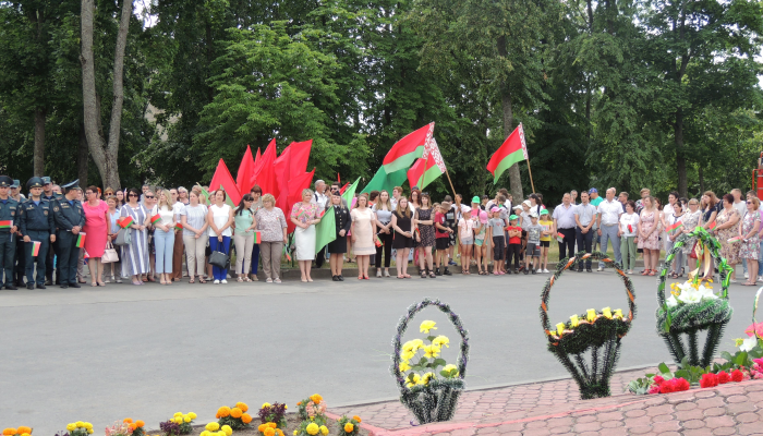На митинге в Добруше почтили память воинов, освобождавших родную землю от фашистов и их пособников