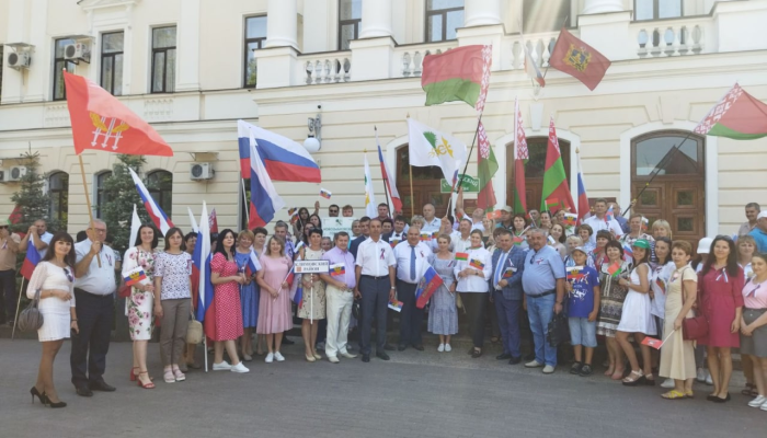 Вы здесь не гости, вы – свои! Губернатор Брянской области приветствовал белорусов на праздновании Дня молодежи в Брянске