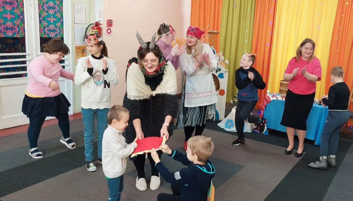 Веселые колядки организовали для воспитанников  Добрушского центра коррекционно-развивающего обучения и реабилитации