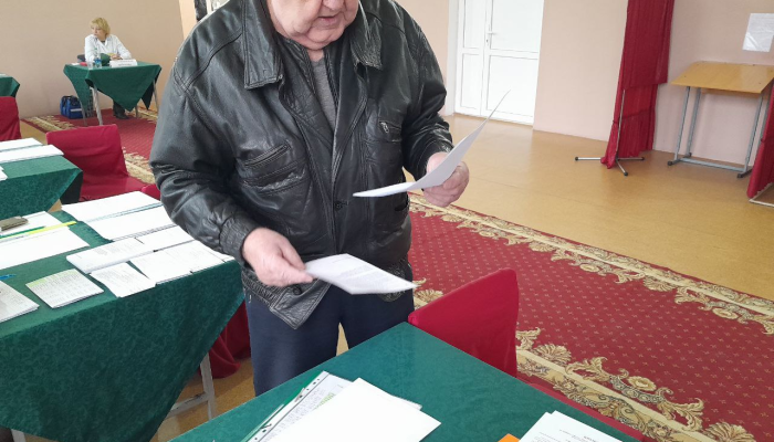 Праздничное настроение царит на участке для голосования в Тереховке