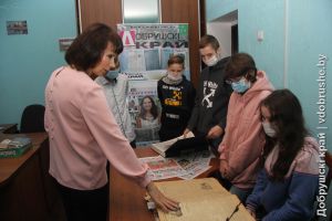Как пишутся статьи: воспитанники приемных семей из Добруша побывали на экскурсии в редакции «ДК»