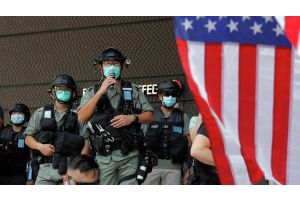 Американские полицейские менее чем за пять минут разогнали толпу протестующих