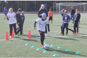 За звание лучшего на фестивале футбольных навыков соревновались 45 девчонок и мальчишек из Добрушского района