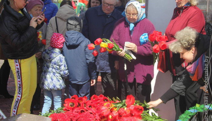 Акцией "Беларусь помнит" в Добруше началось празднование Дня Победы