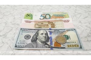 Доллар и евро на торгах 13 октября подешевели, юань и российский рубль подорожали