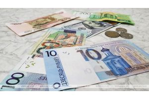 Белорусский рубль на торгах 19 октября укрепился к четырем основным валютам