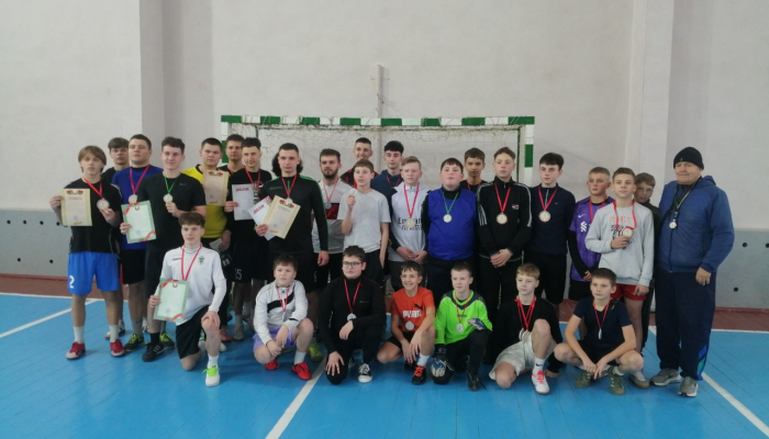 Почти полсотни подростков объединил в Добруше турнир по мини-футболу, посвященного Дню защитника Отечества