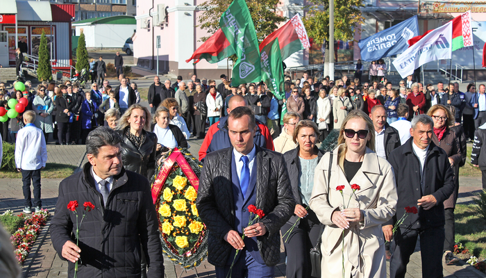 Торжественным митингом у мемориального комплекса «Память» добрушане отметили День освобождения города от немецко-фашистских захватчиков