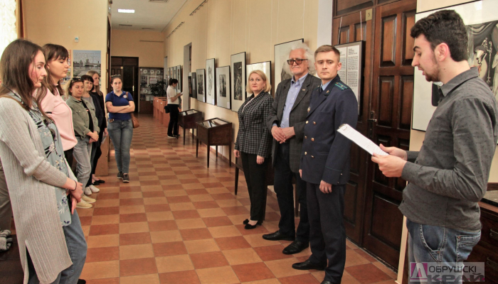 «Никогда больше». Выставка полотен из фондов Национального художественного музея на тему геноцида белорусского народа открылась в Добруше