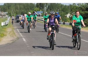 Участники молодежного патриотического велопробега из Добруша приняли символическую «свечу памяти» от соседей-ветковчан