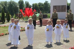 Молитвой за мир и спокойствие, минутой молчания добрушане почтили память погибших в годы Великой Отечественной войны