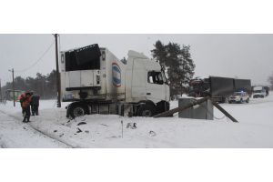 ЧП в Добрушском районе: грузовой состав столкнулся с фурой