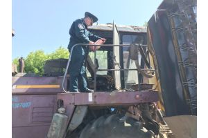 Заготовка грубых кормов в Добрушском районе – под контролем спасателей