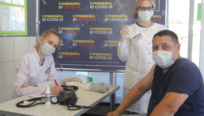 За продуктами и здоровьем. В добрушском «Евроопте» работает выездной пункт вакцинации против COVID-19