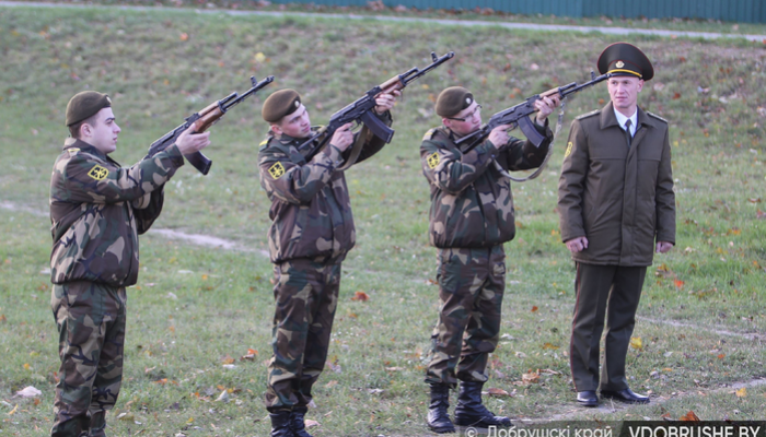 Лишь сейчас мы понимаем важность событий военных лет. В Добруше почтили память освободителей и павших в боях земляков