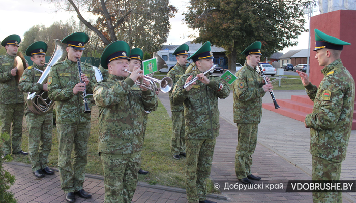 Лишь сейчас мы понимаем важность событий военных лет. В Добруше почтили память освободителей и павших в боях земляков