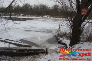 Катаясь на санках на реке Ипуть в Добруше, провалился под лед 14-летний школьник