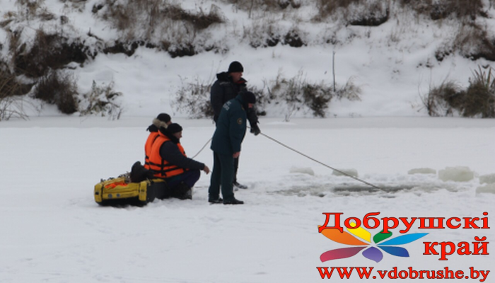 Катаясь на санках на реке Ипуть в Добруше, провалился под лед 14-летний школьник