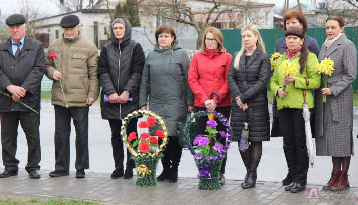 В Добруше у памятника отселенным деревням почтили память пострадавших на Чернобыльской АЭС