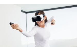 Игра девушки в виртуальной реальности пошла не по плану и повеселила сеть (Видео)