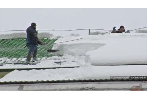 Чем снег для крыши опасен 
