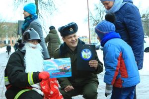 Акция МЧС продолжается: Дед Мороз и Снегурочка расскажут о правилах пожарной безопасности