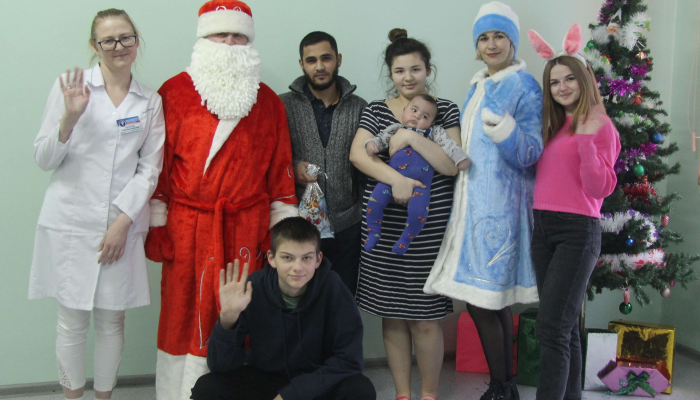 Маленькие пациенты получили новогодние подарки в стационаре добрушской больницы