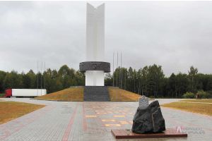 Две матери и мачеха. Украина вновь вознамерилась снести монумент Дружбы