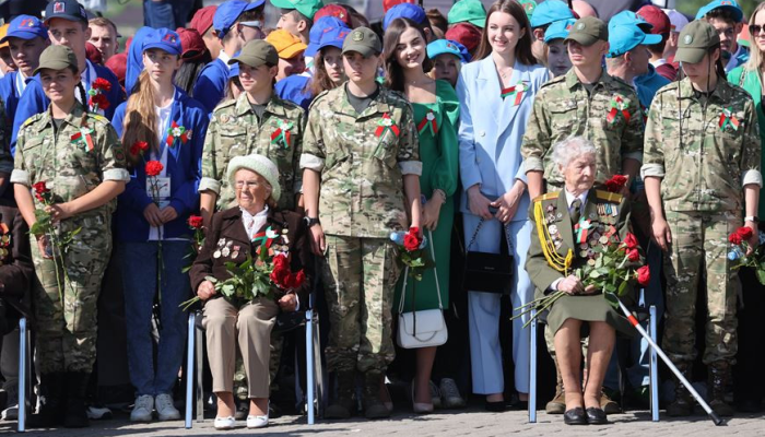 Президент в День Независимости принимает участие в торжественных мероприятиях у Кургана Славы