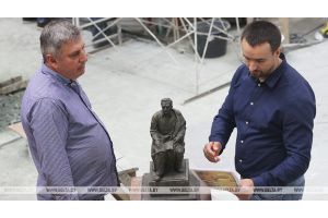 В мастерской скульптуры начались работы по созданию памятника Ивану Шамякину