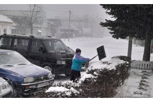 Снег идёт, помощь спешит: волонтеры БРСМ готовы приступить к уборке дворовых территорий пожилых добрушан