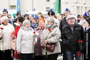 На митинге, посвященном Международному дню освобождения узников фашистских концлагерей, собрались гомельчане разных поколений