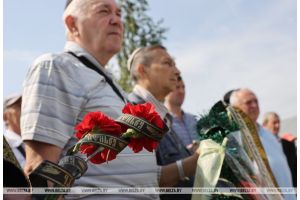 Обновленный памятный знак жертвам холокоста открыт в Дубровно