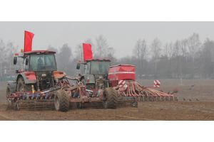 Сев зерновых в сельхозпредприятии «Калининский» доверили одному механизатору. И он справился на 178 процентов