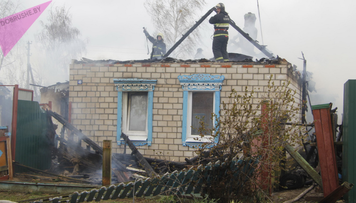 Пожарный в нерабочее время спас хозяйку из горящего дома