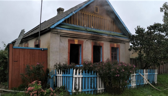 В агрогородке Перерост Добрушского района горел дом