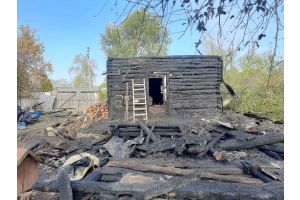 За выходные в Добрушском районе сгорели дом и баня