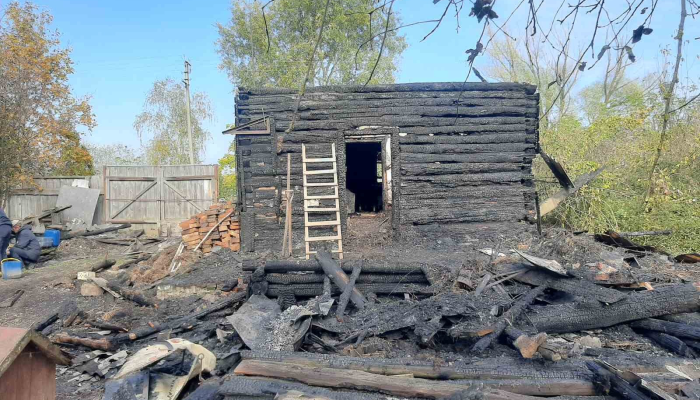 За выходные в Добрушском районе сгорели дом и баня