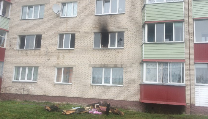 В Добруше из горящей комнаты в пятиэтажке спасли мужчину, соседей эвакуировали