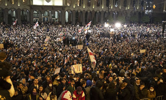 Кто и зачем финансирует протесты в Тбилиси