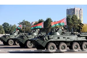 Лукашенко поздравил мотострелков: стойкость, мужество и высокая боевая выучка воинов остаются неизменными