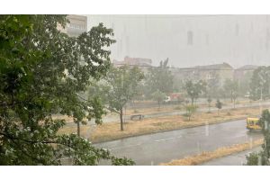 В Киеве сильный ливень привел к транспортному коллапсу