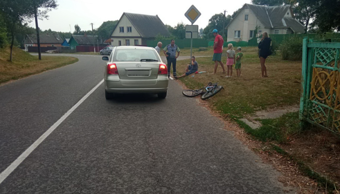В Добрушском районе легковушка сбила 12-летнего велосипедиста