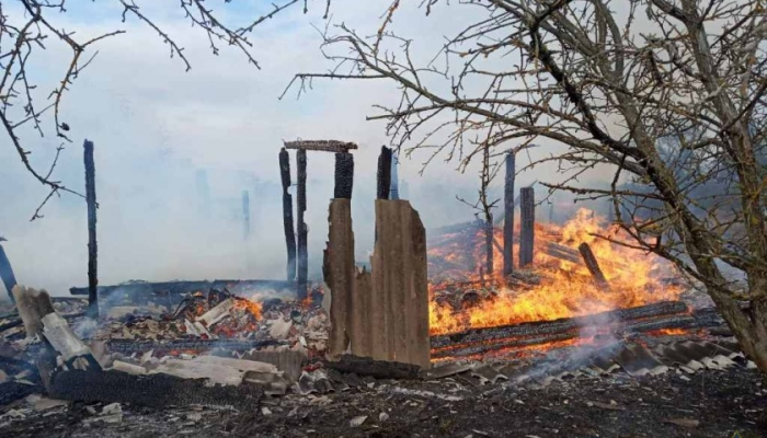 На Гомельщине за последние сутки огнем уничтожено пять хозпостроек и поврежден деревянный дом