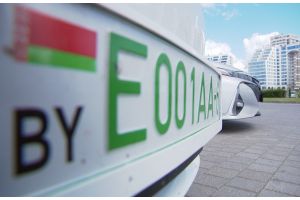 Зеленые номера для электромобилей стали выдавать в Беларуси. Какие ещё бонусы ждут владельцев экотранспорта?