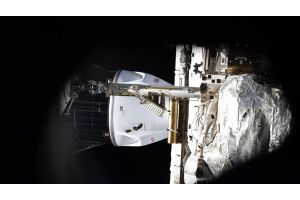 Космический корабль Crew Dragon компании SpaceX пристыковался к МКС