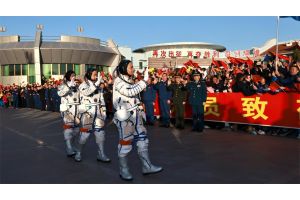 Китай успешно запустил пилотируемый космический корабль 