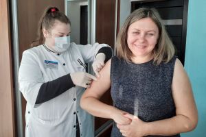 Осень – самое время позаботиться о защите от инфекции COVID-19, напоминают медработники  жителям Добрушского района